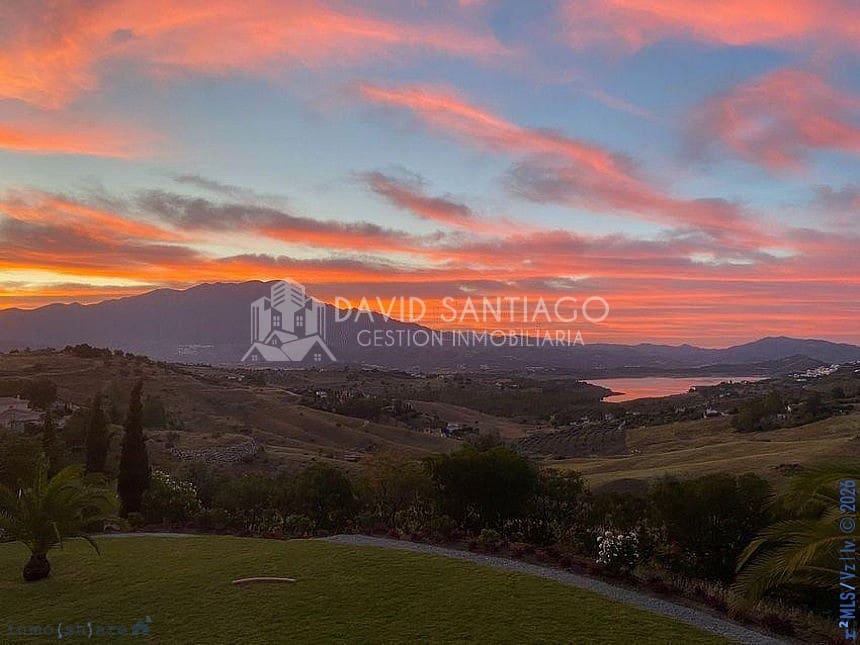 6 sypialnia Dom na sprzedaż w Vinuela z basenem garażem - 820 000 € (Ref: 8879223)