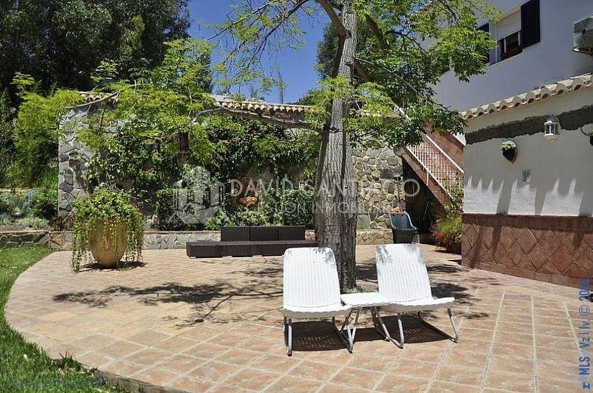 6 sypialnia Dom na sprzedaż w Vinuela z basenem garażem - 820 000 € (Ref: 8879223)