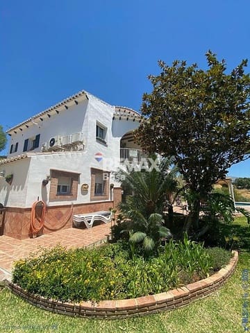 6 sypialnia Dom na sprzedaż w Viñuela z basenem garażem - 820 000 € (Ref: 8879223)