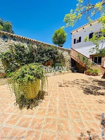 6 sypialnia Dom na sprzedaż w Viñuela z basenem garażem - 820 000 € (Ref: 8879223)