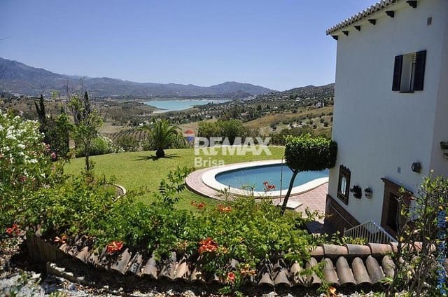 6 sypialnia Dom na sprzedaż w Viñuela z basenem garażem - 820 000 € (Ref: 8879223)