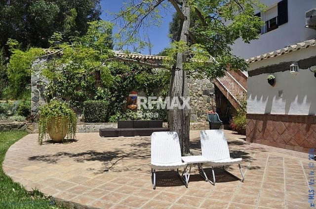 6 sypialnia Dom na sprzedaż w Viñuela z basenem garażem - 820 000 € (Ref: 8879223)