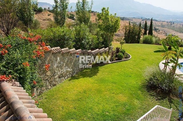 6 sypialnia Dom na sprzedaż w Viñuela z basenem garażem - 820 000 € (Ref: 8879223)