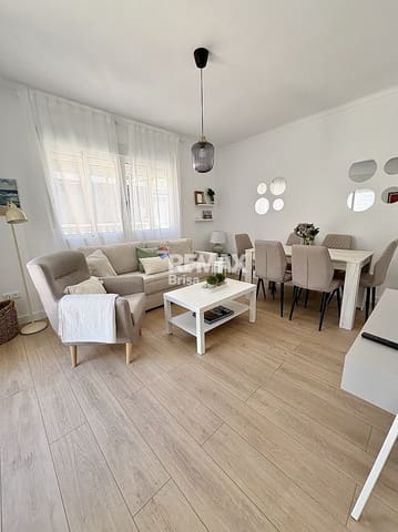 2 bedroom Apartment for rent in Torre del Mar, Vélez-Málaga - € 1,100 (Ref: 9018605)