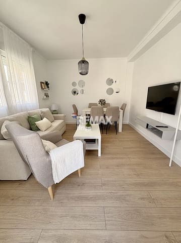 2 bedroom Apartment for rent in Torre del Mar, Vélez-Málaga - € 1,100 (Ref: 9018605)