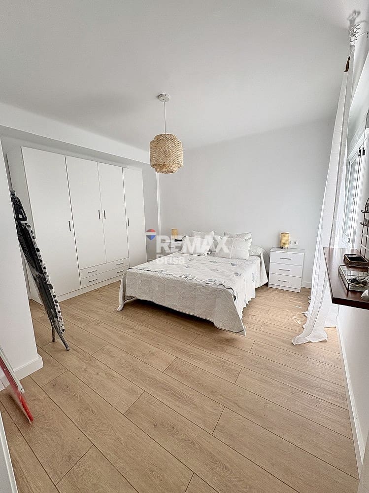 2 bedroom Apartment for rent in Torre del Mar - € 1,100 (Ref: 9018605)