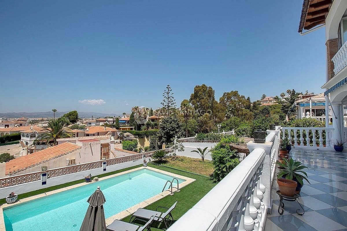 Maison de Ville de 2 chambres à louer à Caleta de Velez avec piscine - 1 300 € (Ref: 9035494)