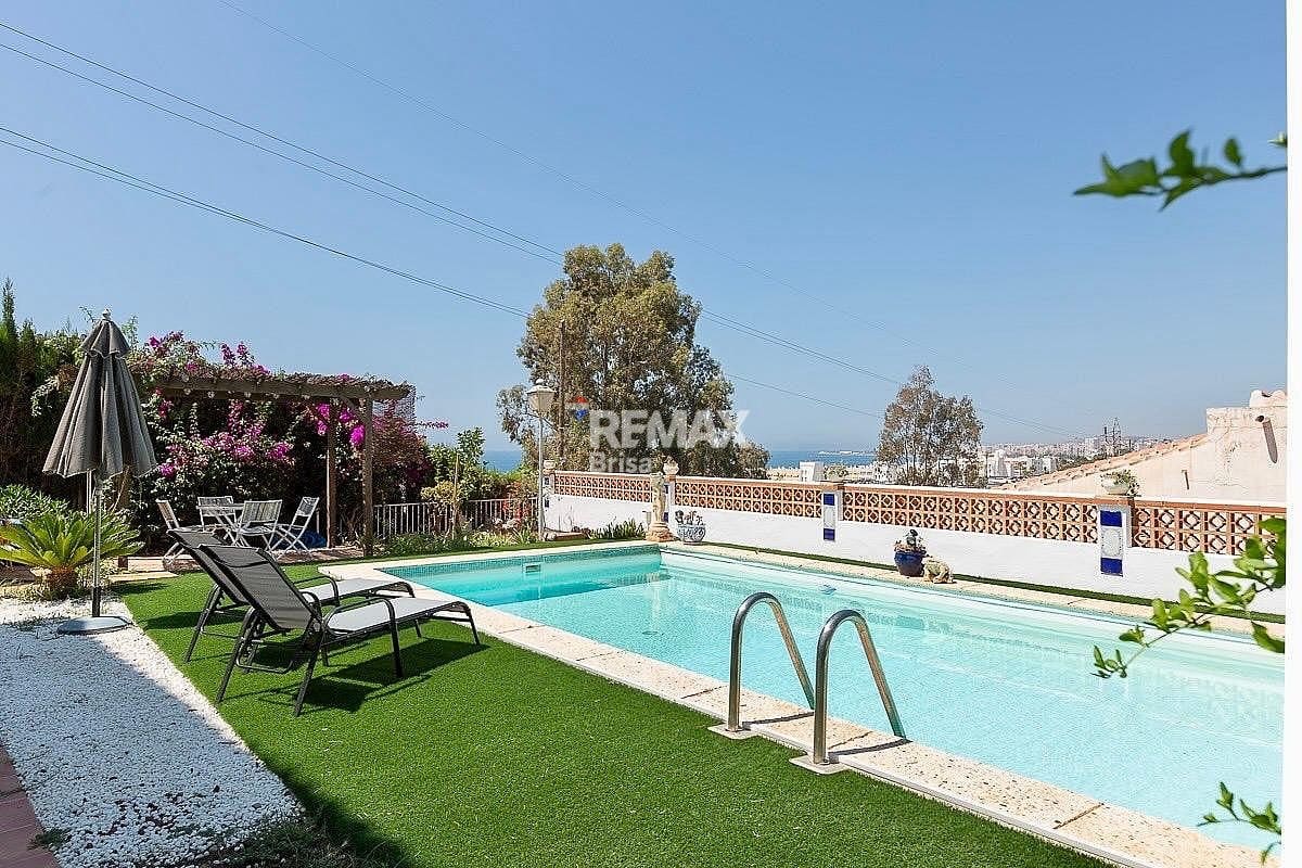 Casa de 2 habitaciones en Caleta de Vélez en alquiler con piscina - 1.300 € (Ref: 9035494)