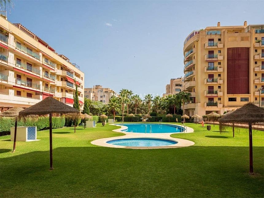 1 soveværelse Lejlighed til leje i Torre del Mar med swimmingpool garage - € 950 (Ref: 9076505)