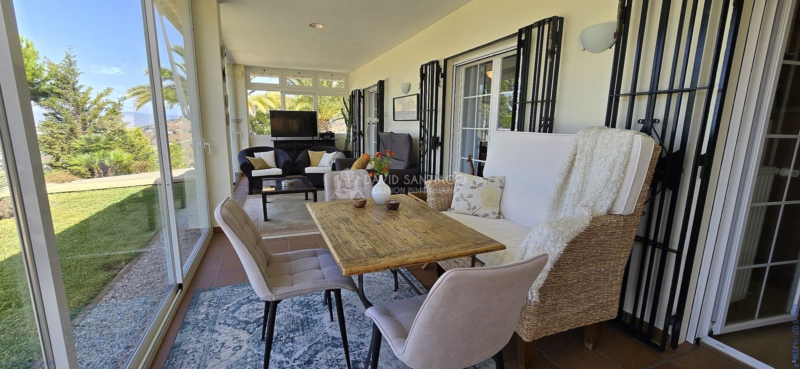 3 soveværelse Villa til salg i Sayalonga med swimmingpool - € 698.000 (Ref: 9131144)