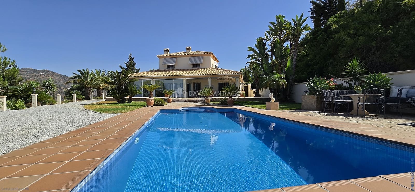 3 soveværelse Villa til salg i Sayalonga med swimmingpool - € 698.000 (Ref: 9131144)