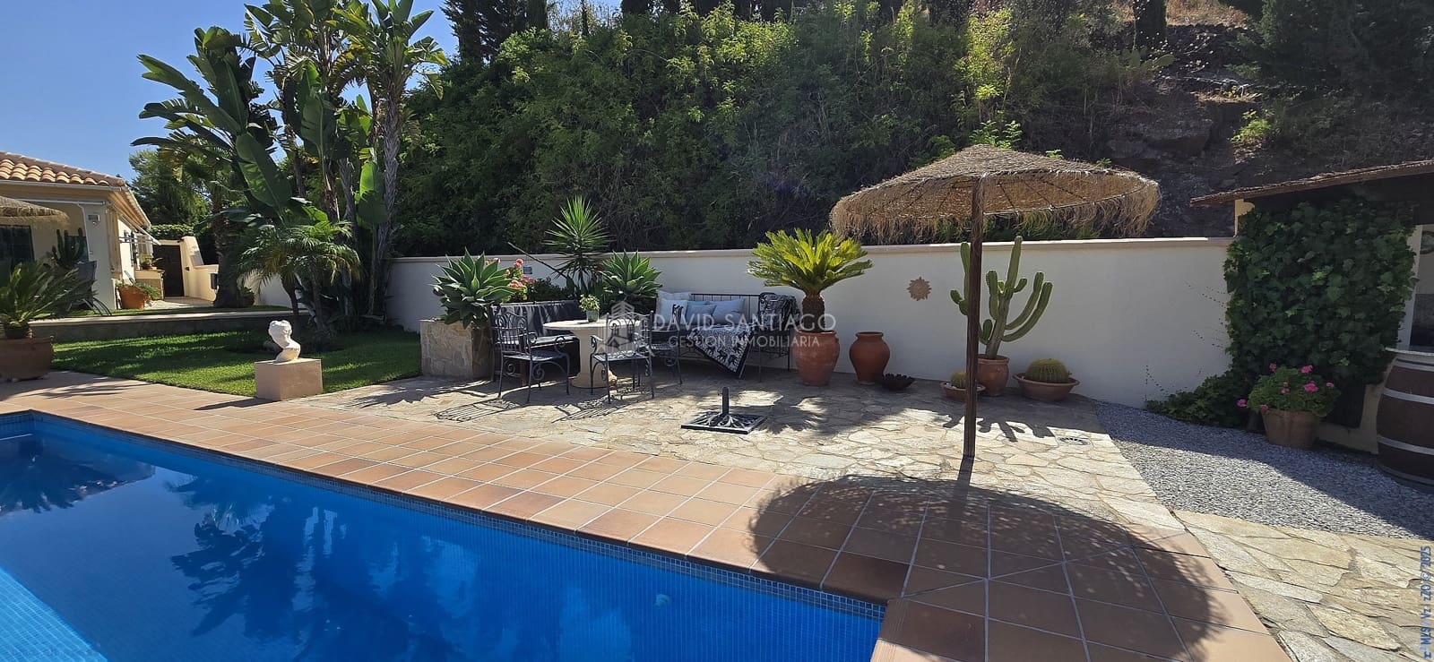 3 soveværelse Villa til salg i Sayalonga med swimmingpool - € 698.000 (Ref: 9131144)