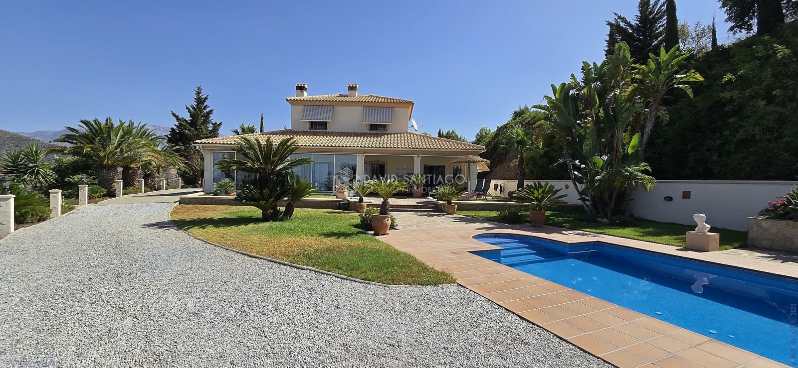 3 soveværelse Villa til salg i Sayalonga med swimmingpool - € 698.000 (Ref: 9131144)