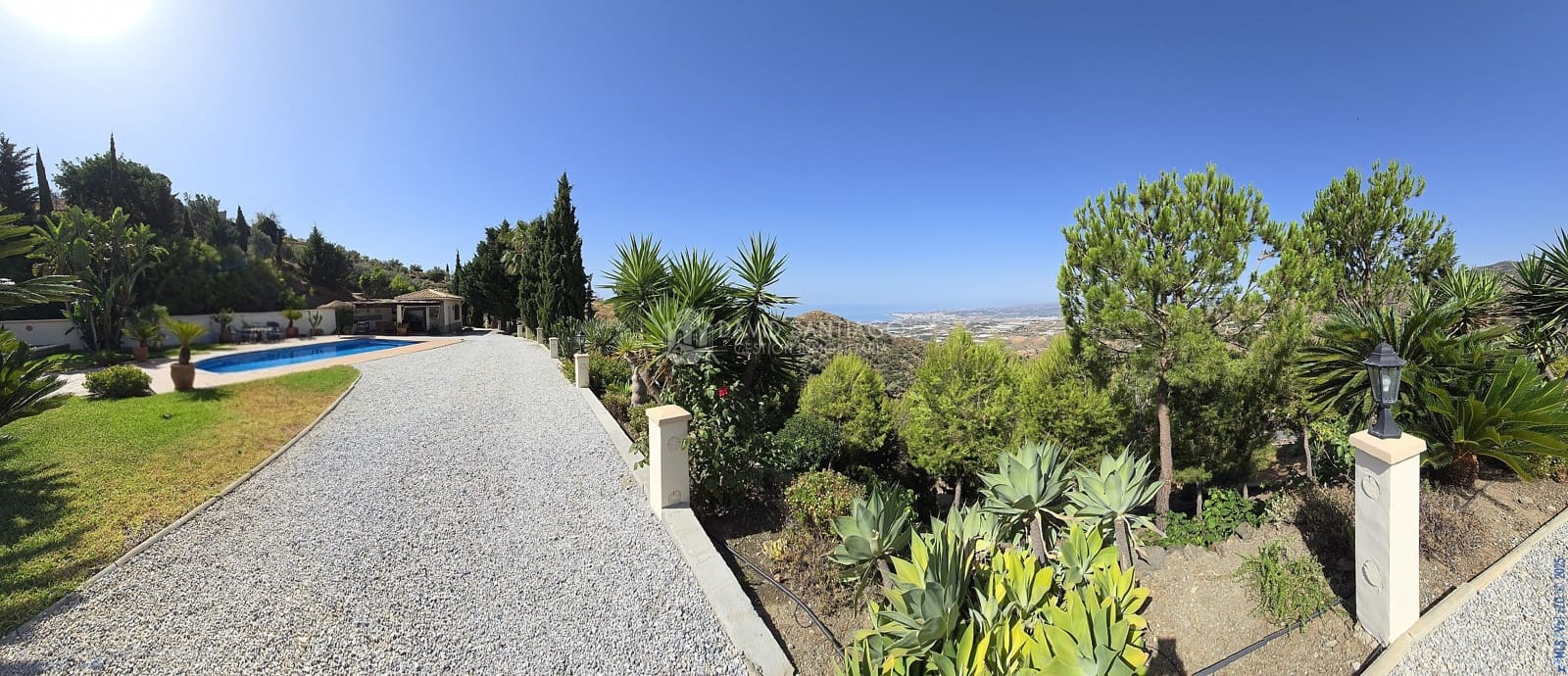 3 soveværelse Villa til salg i Sayalonga med swimmingpool - € 698.000 (Ref: 9131144)