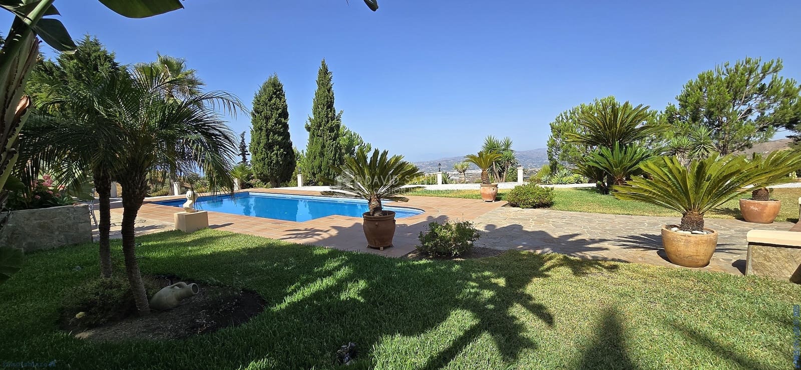 3 soveværelse Villa til salg i Sayalonga med swimmingpool - € 698.000 (Ref: 9131144)