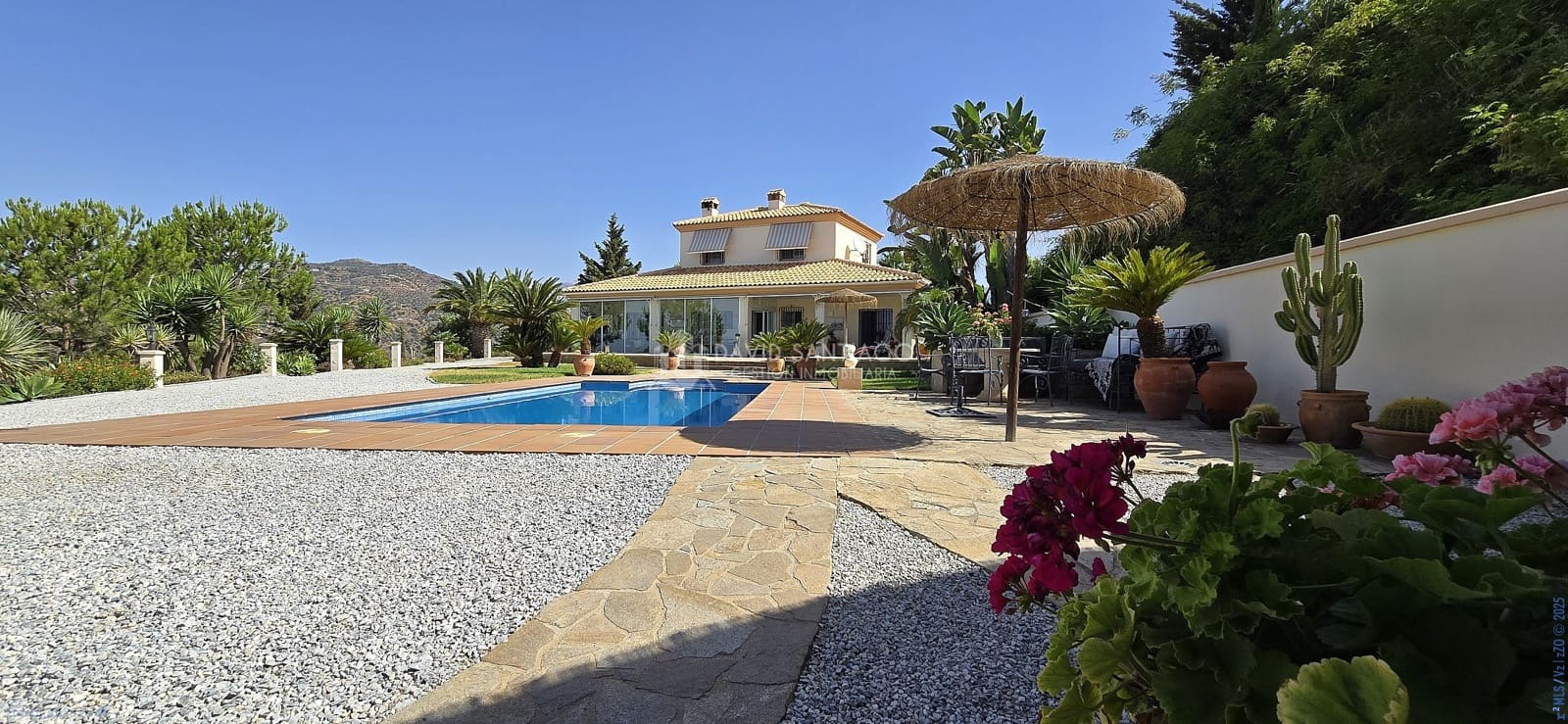 3 soveværelse Villa til salg i Sayalonga med swimmingpool - € 698.000 (Ref: 9131144)