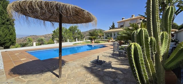 3 sovrum Villa till salu i Sayalonga med pool - 698 000 € (Ref: 9131144)