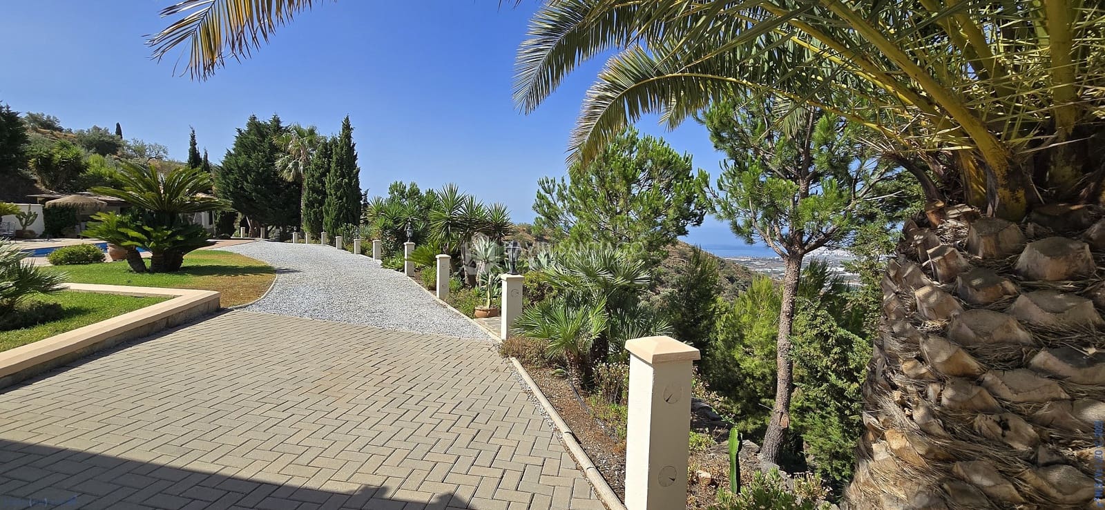 3 soveværelse Villa til salg i Sayalonga med swimmingpool - € 698.000 (Ref: 9131144)