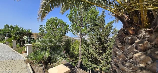 3 soverom Villa til salgs i Sayalonga med svømmebasseng - € 749 000 (Ref: 9131144)