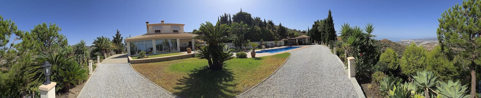 3 soveværelse Villa til salg i Sayalonga med swimmingpool - € 698.000 (Ref: 9131144)