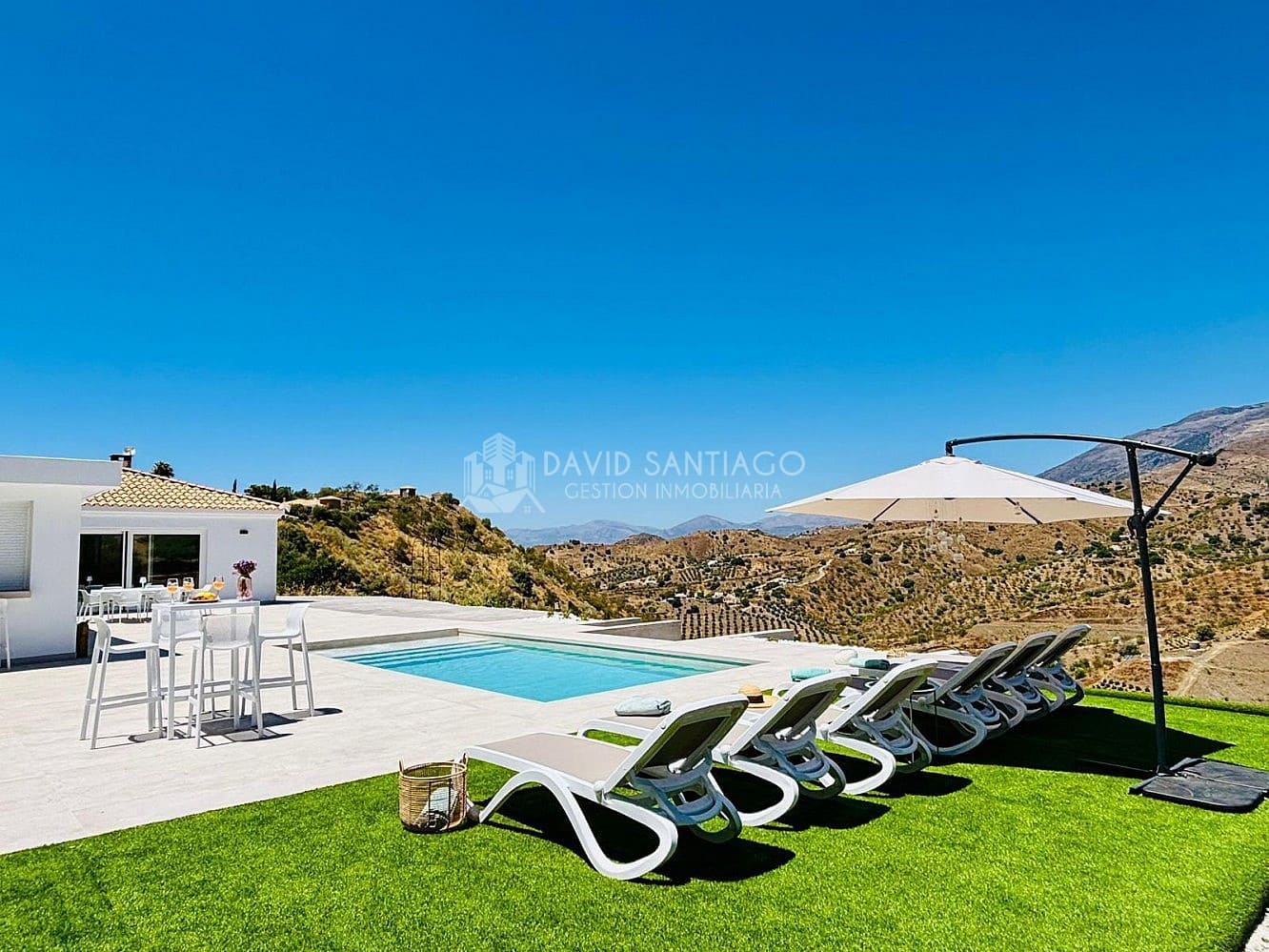 3 soveværelse Villa til leje i Arenas med swimmingpool garage - € 1.600 (Ref: 9153005)