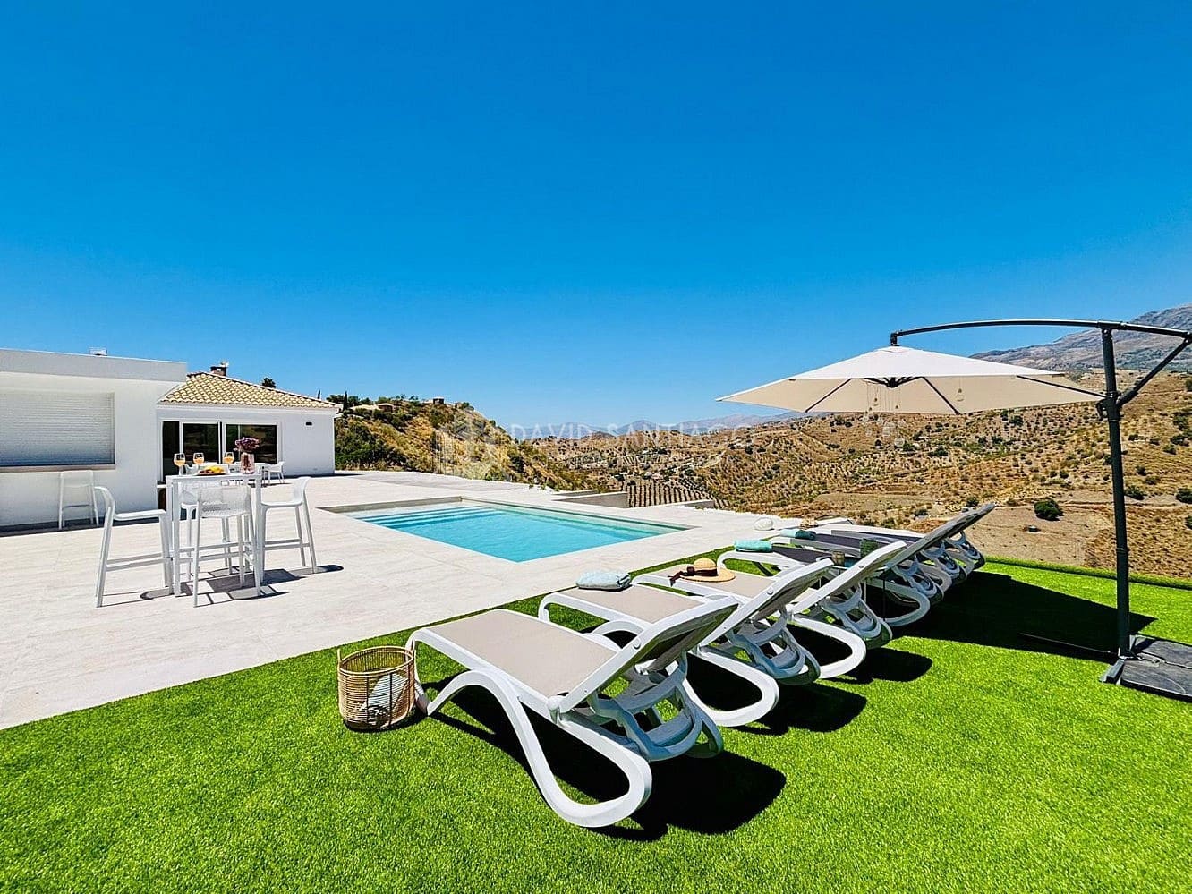 3 soveværelse Villa til leje i Arenas med swimmingpool garage - € 1.600 (Ref: 9153005)