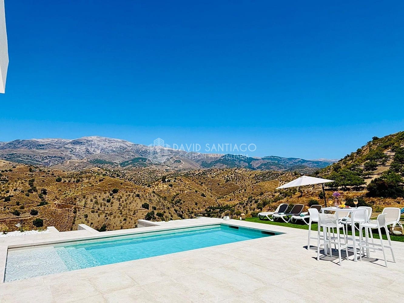 3 soveværelse Villa til leje i Arenas med swimmingpool garage - € 1.600 (Ref: 9153005)