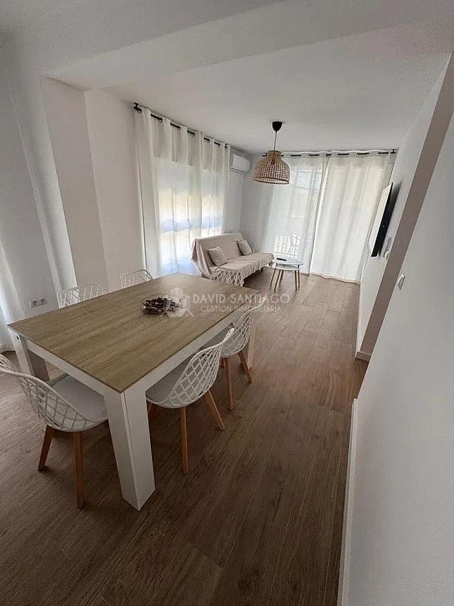 2 slaapkamer Appartement te huur in Torre del Mar met zwembad - € 950 (Ref: 9189693)