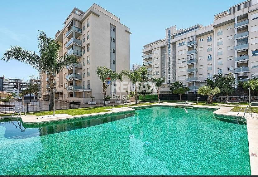 Apartamento de 3 habitaciones en Rincón de la Victoria en alquiler con piscina garaje - 1.300 € (Ref: 9189849)