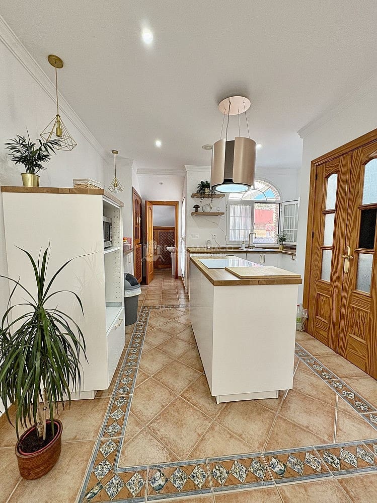 5 soveværelse Villa til salg i Caleta de Velez - € 730.000 (Ref: 9207330)