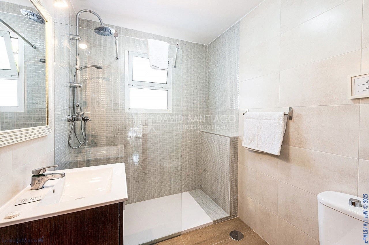 5 soveværelse Byhus til salg i Torrox med swimmingpool garage - € 650.000 (Ref: 9216363)