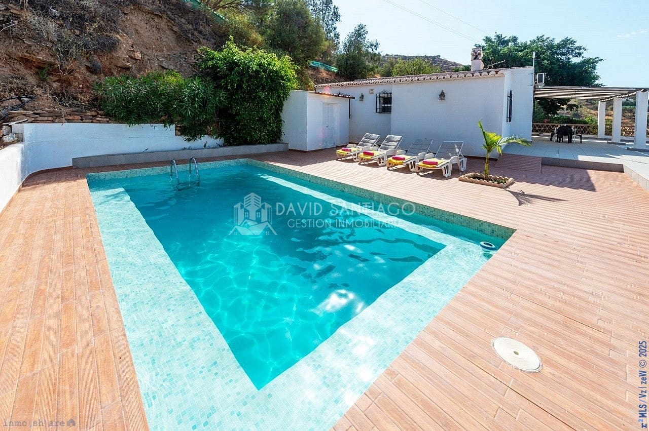 5 soveværelse Byhus til salg i Torrox med swimmingpool garage - € 650.000 (Ref: 9216363)