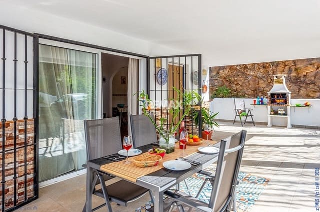 5 sypialnia Dom na sprzedaż w Torrox Pueblo, Torrox z basenem garażem - 650 000 € (Ref: 9216363)