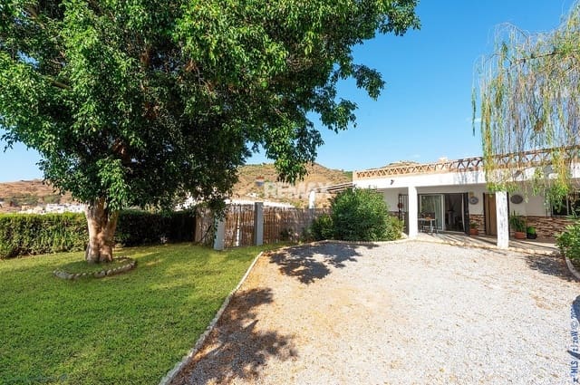 5 sypialnia Dom na sprzedaż w Torrox Pueblo, Torrox z basenem garażem - 650 000 € (Ref: 9216363)