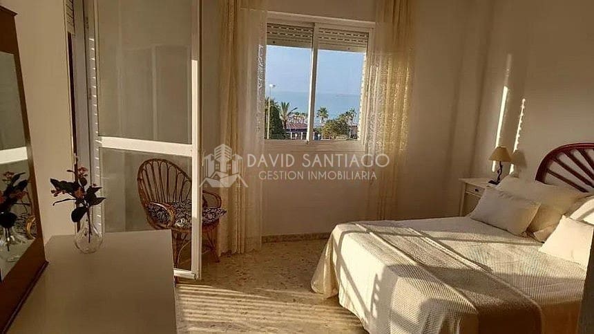 Appartement de 2 chambres à louer à Torre del Mar - 900 € (Ref: 9256347)