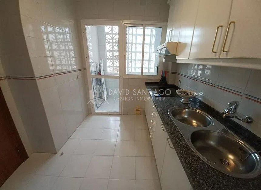 Appartement de 2 chambres à louer à Torre del Mar - 900 € (Ref: 9256347)