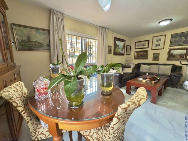 7 slaapkamer Halfvrijstaande villa te koop in Torre del Mar, Vélez-Málaga met zwembad garage - € 725.000 (Ref: 9311437)