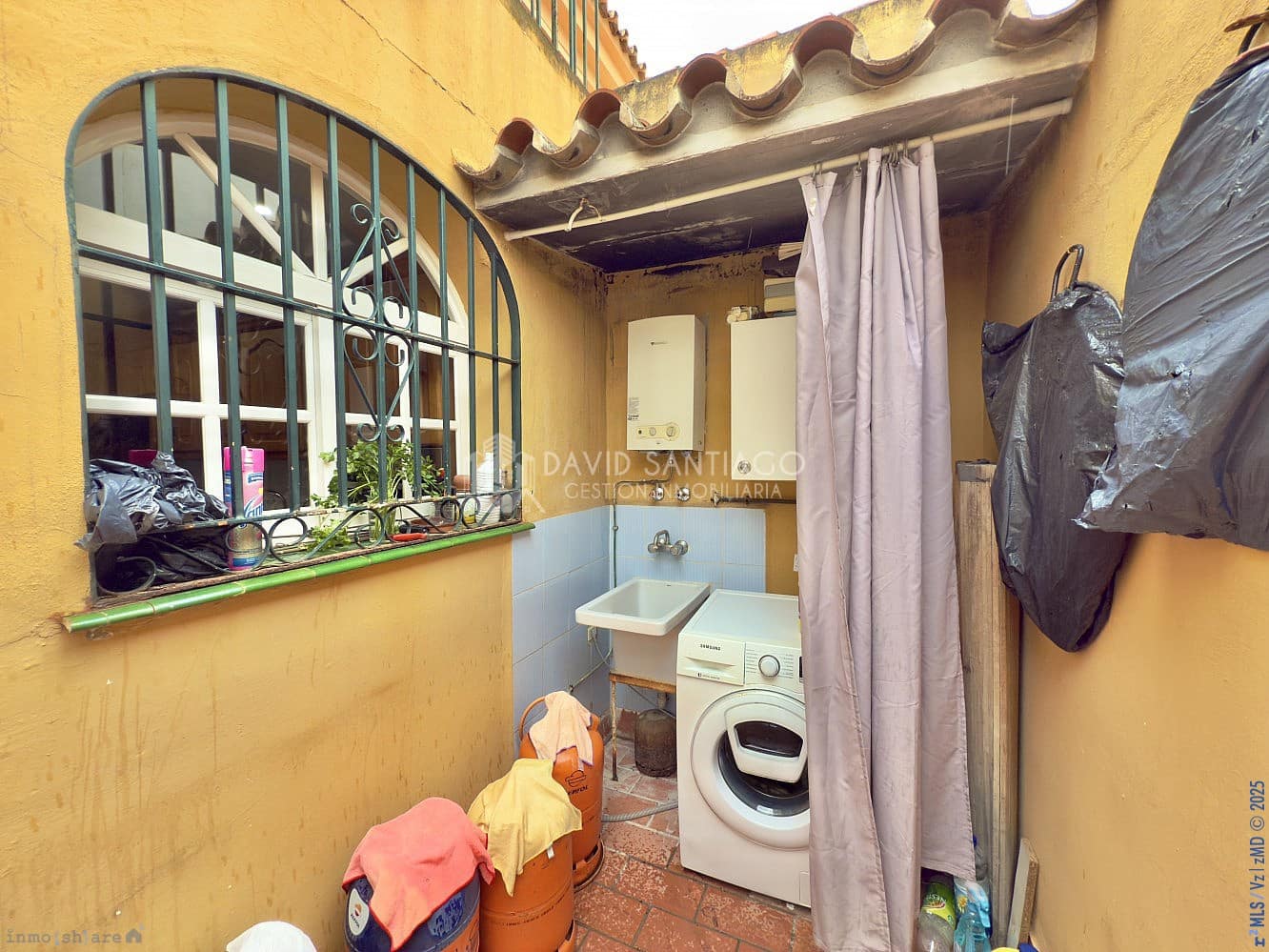 7 slaapkamer Halfvrijstaande villa te koop in Torre del Mar met zwembad garage - € 725.000 (Ref: 9311437)