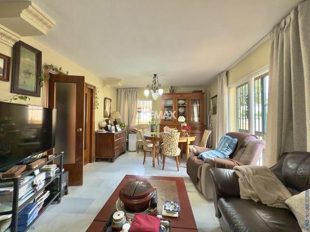 7 soverom Kjedet enebolig til salgs i Torre del Mar, Vélez-Málaga med svømmebasseng garasje - € 725 000 (Ref: 9311437)