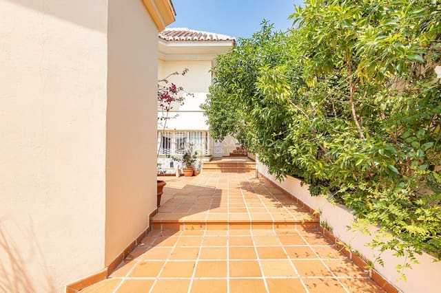 6 soveværelse Villa til salg i Torre del Mar, Vélez-Málaga - € 975.000 (Ref: 9325206)