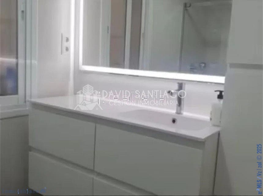 3 bedroom Apartment for sale in Torre del Mar - € 333,000 (Ref: 9481402)