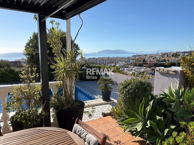 4 soveværelse Villa til salg i Rincón de la Victoria med swimmingpool - € 950.000 (Ref: 9568471)