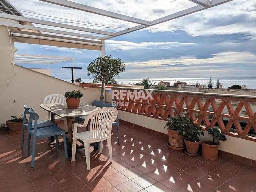 4 soverom Villa til salgs i Rincon de la Victoria med svømmebasseng garasje - € 525 000 (Ref: 9568473)