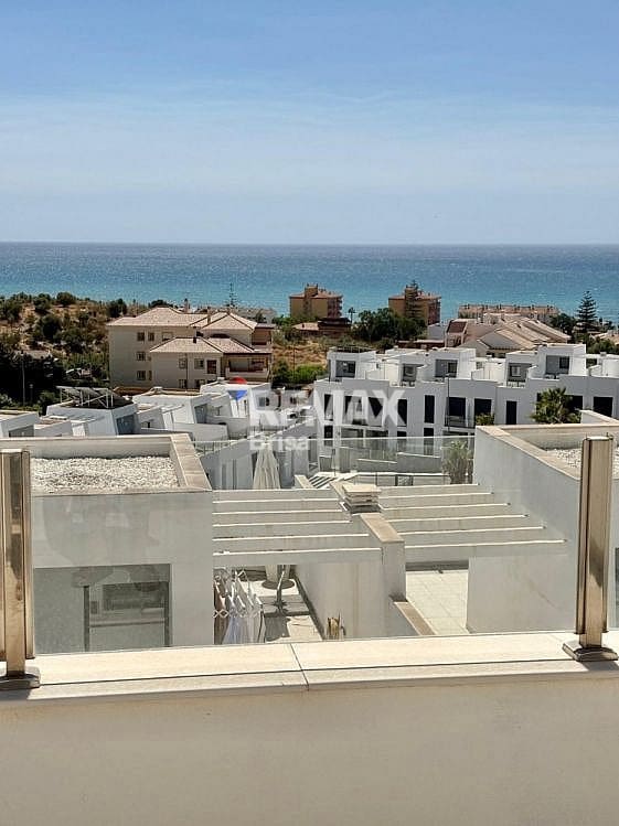 Radhus till salu i Rincon de la Victoria med pool - 520 000 € (Ref: 9568475)