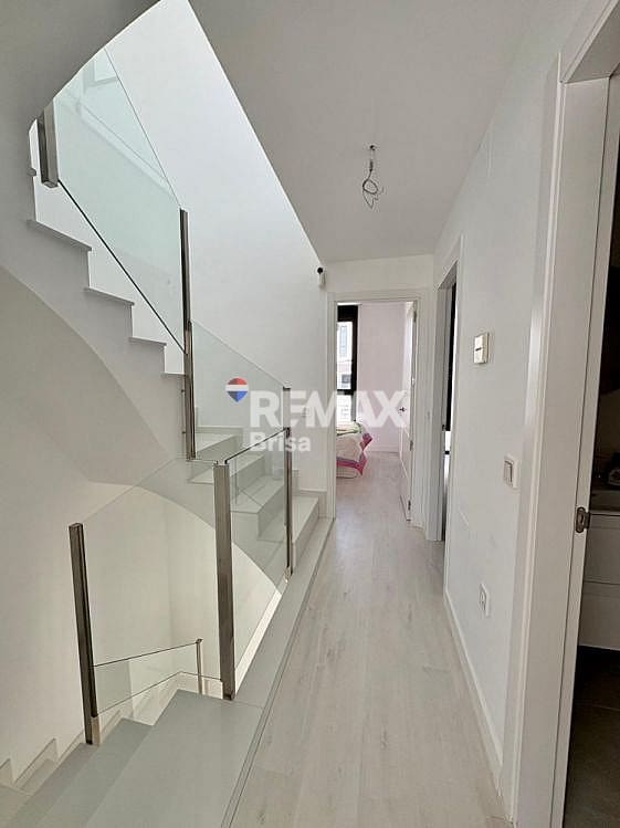 Radhus till salu i Rincon de la Victoria med pool - 520 000 € (Ref: 9568475)