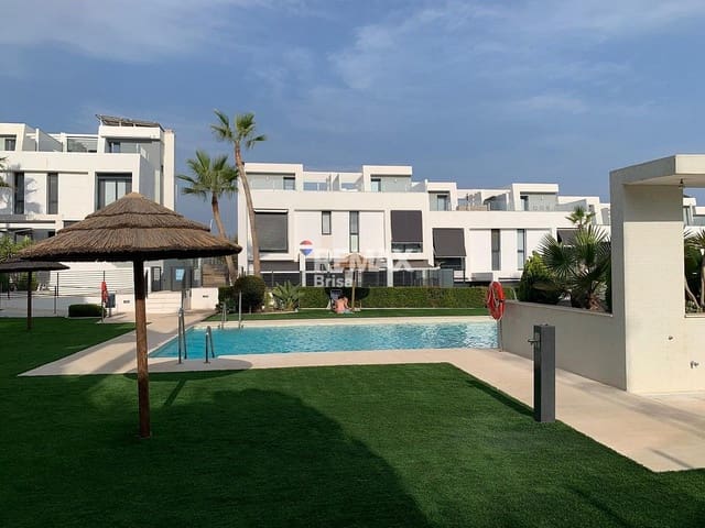 Radhus till salu i Rincón de la Victoria med pool - 520 000 € (Ref: 9568475)