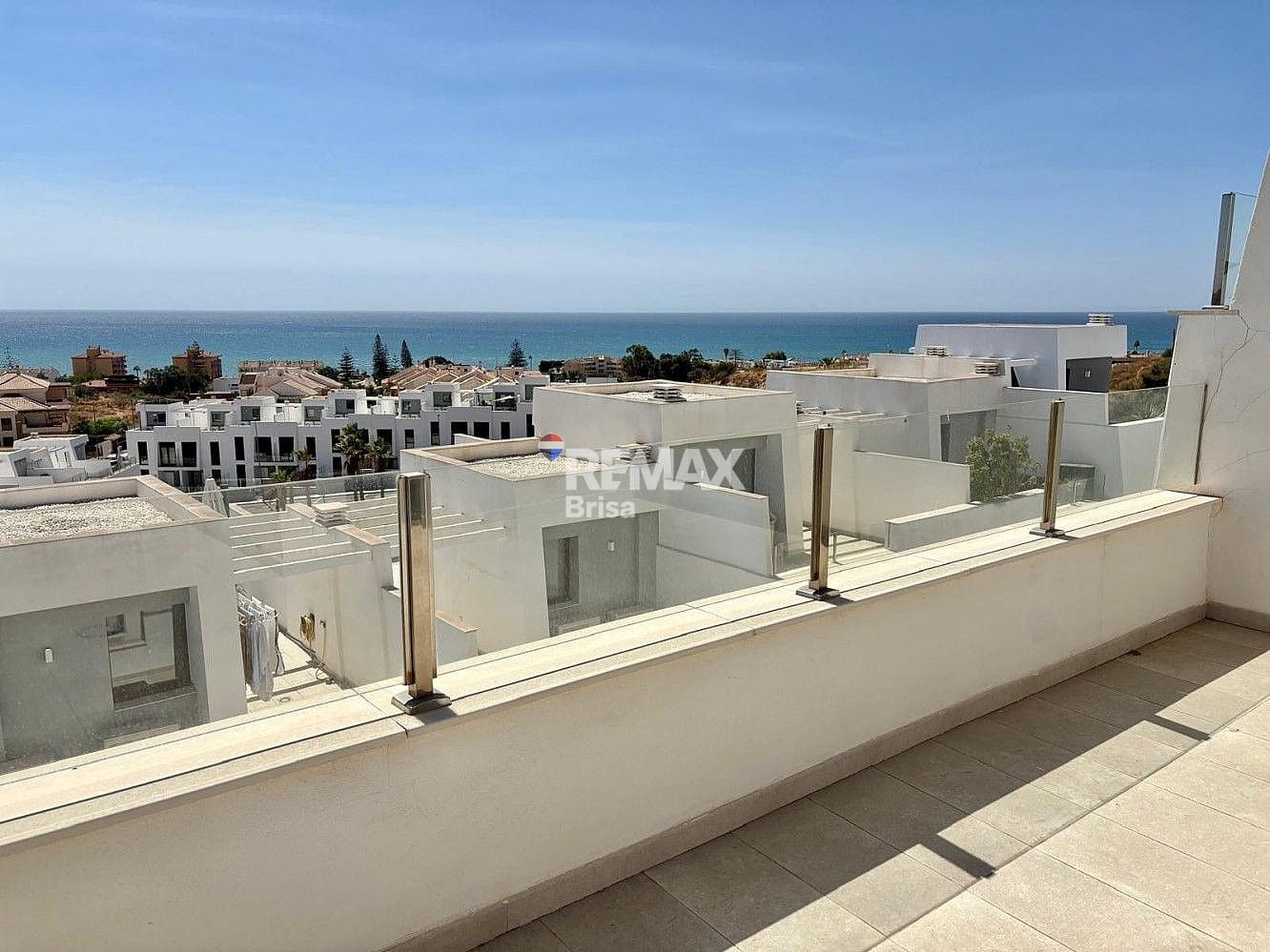 Radhus till salu i Rincon de la Victoria med pool - 520 000 € (Ref: 9568475)