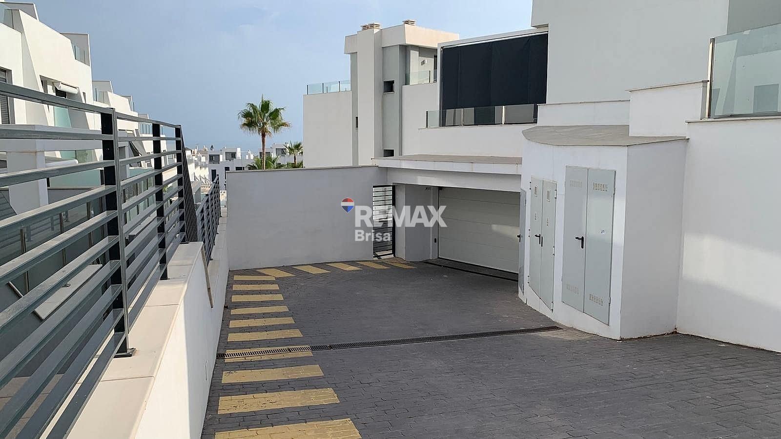 Radhus till salu i Rincon de la Victoria med pool - 520 000 € (Ref: 9568475)