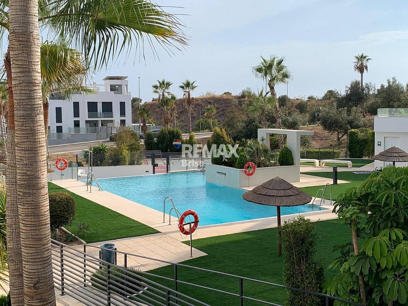 Radhus till salu i Rincon de la Victoria med pool - 520 000 € (Ref: 9568475)