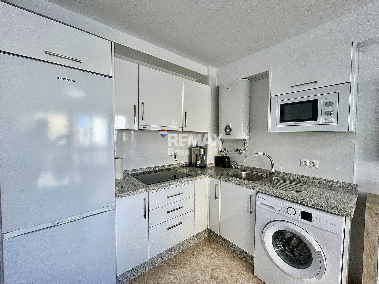 2 soverom Leilighet til salgs i Torre del Mar med svømmebasseng - € 249 900 (Ref: 9568481)